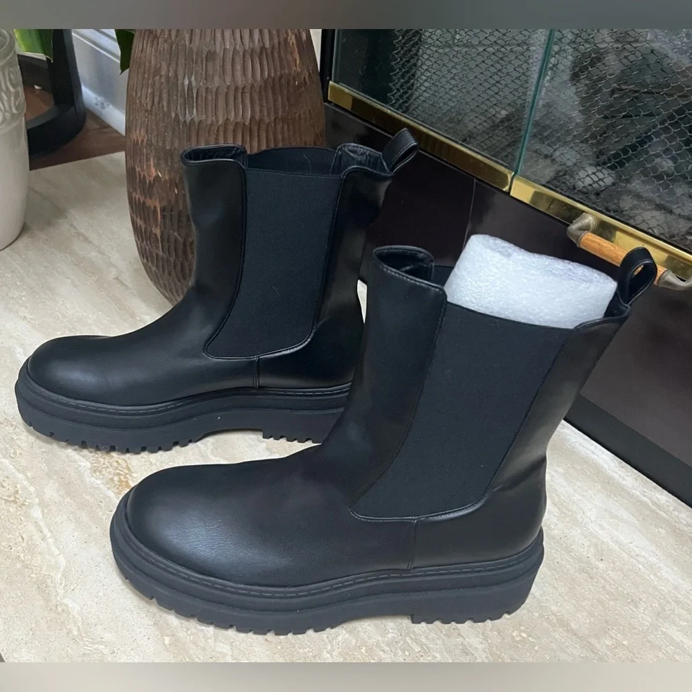 NWT Good American Women’s Chelsea Leather Boot
